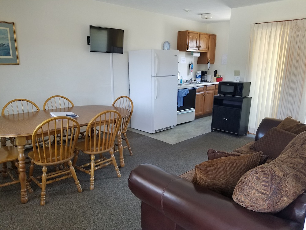 Clark's Beach Motel