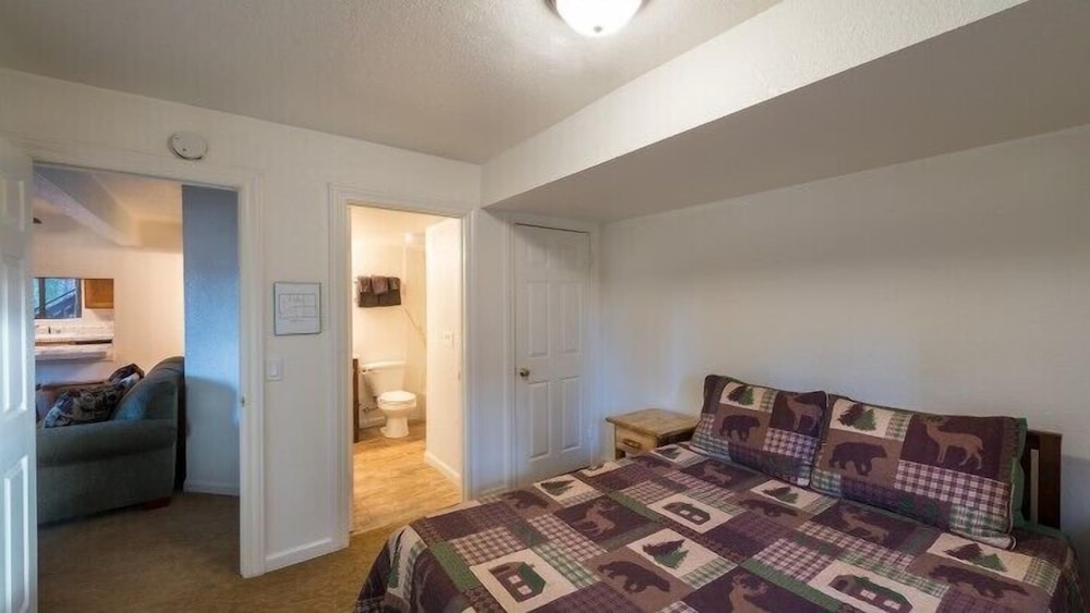 Scenic Wonders Yosemite Aviary 5 Bedroom view 3