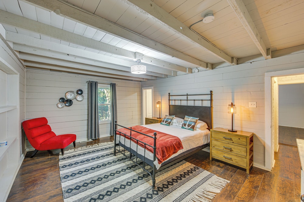 Game Room, Trails! 30-acre Lakefront Streetman Gem
