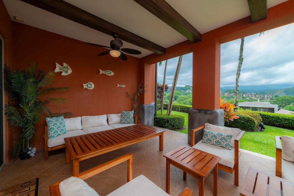 Montebello 2E 3bdrm 3bath Ocean View