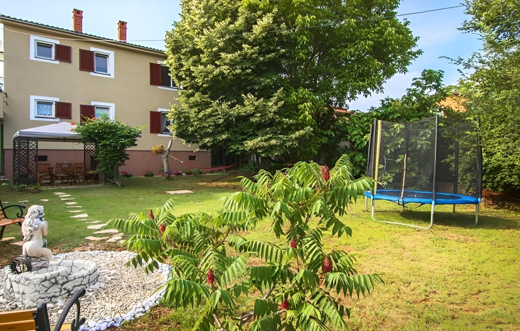 Ljilja - Nice Garden - A1 view 3