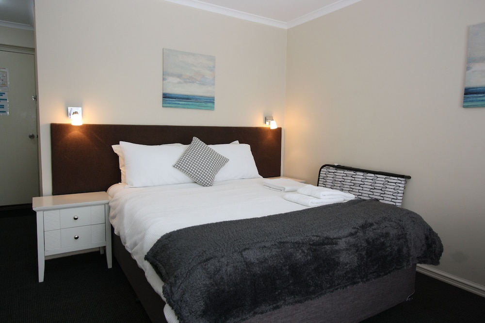 Resort Serviced Apartments - Mandurah view 4