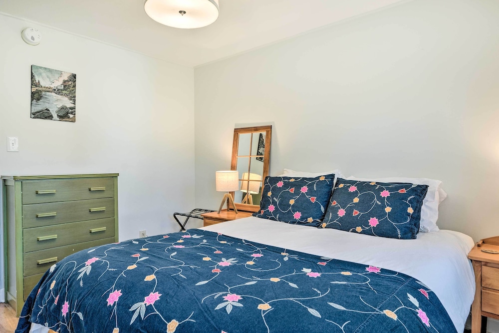 Charming Farmhouse: Walk to Village + Trails! view 4