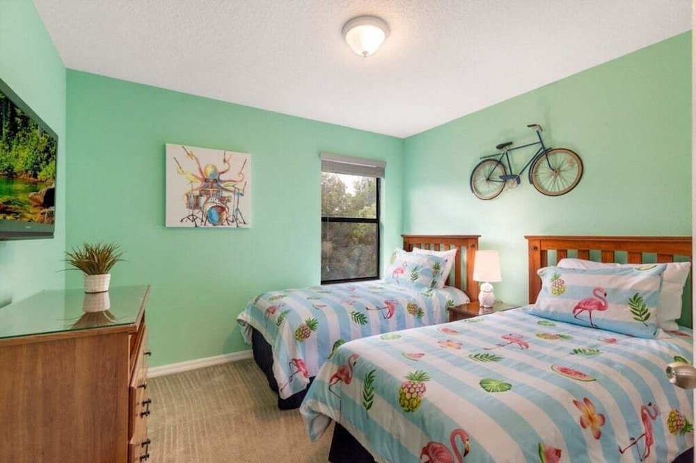 Luxury 4br Retreat W/ Pool, Game Room Near Disney 4 Bedroom Villa