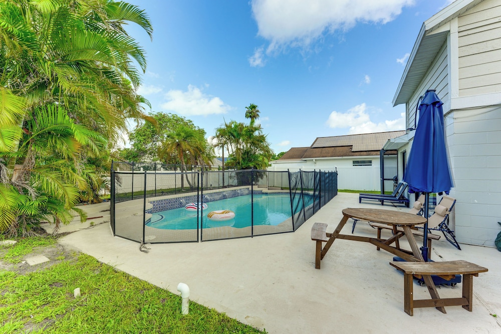 Disney-themed Home: Swim, BBQ & Explore Kissimmee!