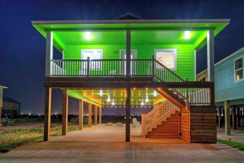 Sleeps 21, 2 Homes Private Pool, Patio Lounge w/ Fire Pit, Bar, TV, & Games