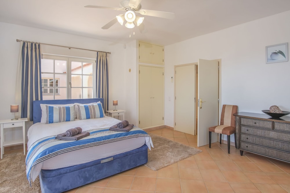 Vale Verde in Lagos With 6 Bedrooms and 4 Bathrooms