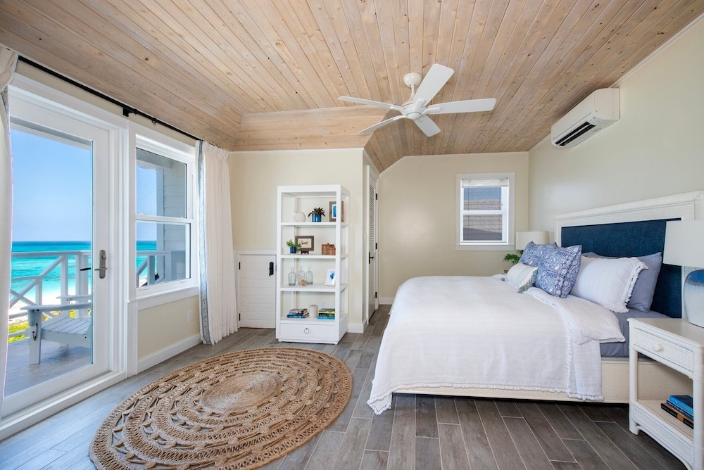 Cricket Beach House-luxurious Beachfront House 5 Bedroom Home
