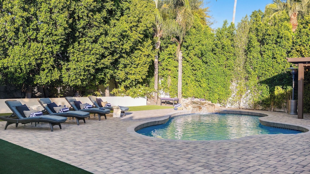 Private Pool, Outdoor Dining & Fireplace Near North Scottsdale Hotspots Desert Luma by Avantstay