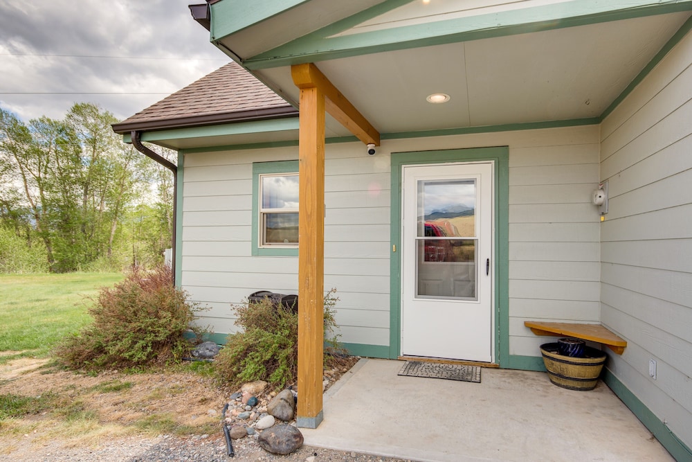 Montana Vacation Rental: 32 Mi to Yellowstone! view 4