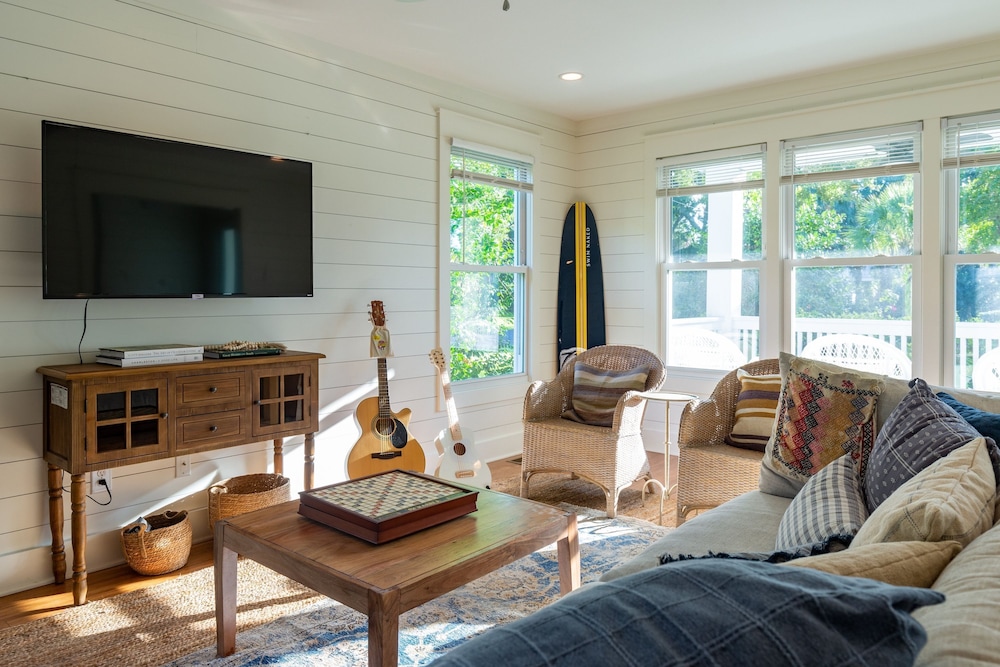 Jessamine by Avantstay Picture Perfect Home w Stunning Backyard