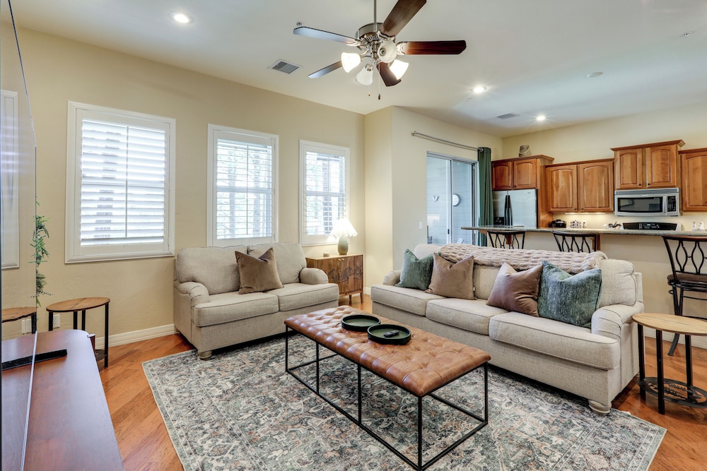 Tasteful Flagstaff Townhome w/ 2 Furnished Decks