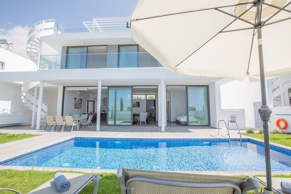 Ayia Napa Nissi Pearl Villas