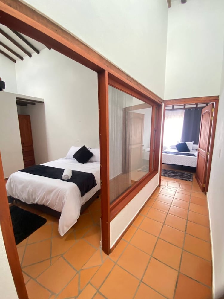 leyvaYork Apartasuites