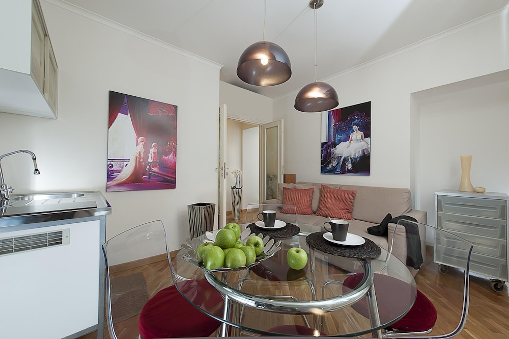 Corso in Roma With 3 Bedrooms and 3 Bathrooms