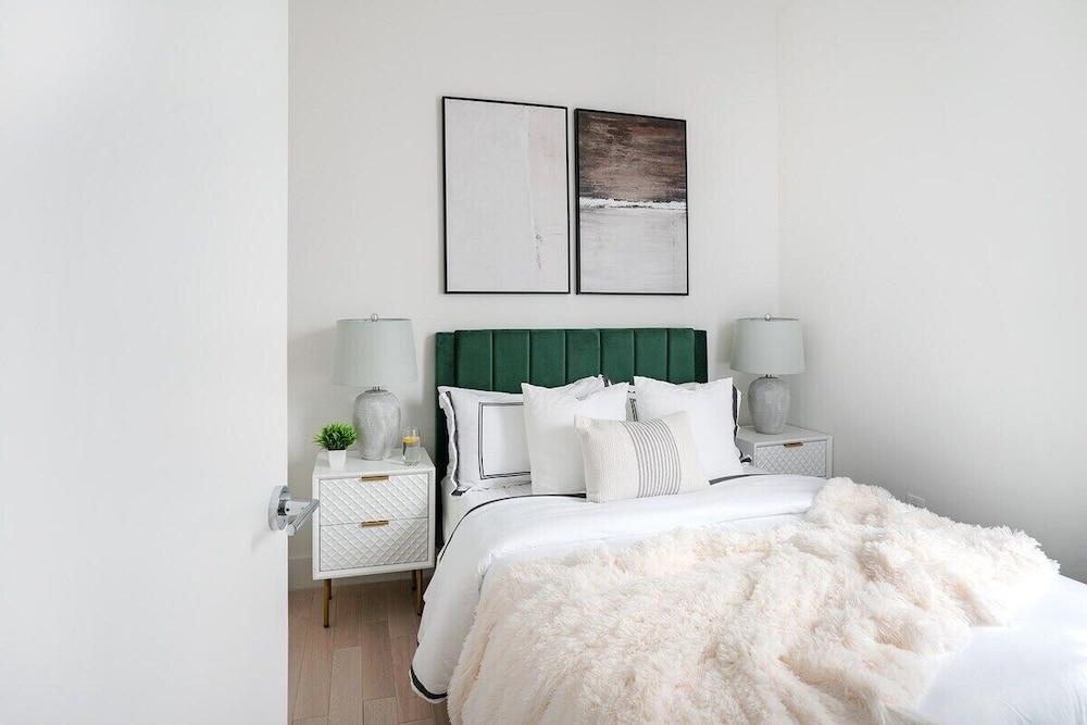 48 Midtown West Apt