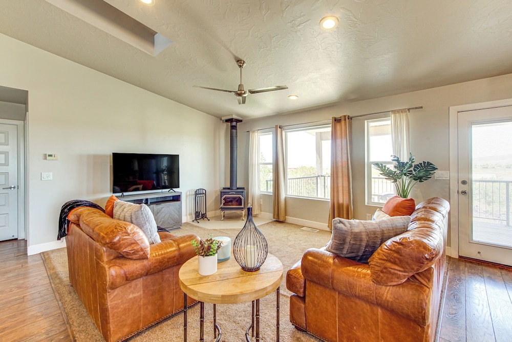 Panoramic Views: Spacious Home in Cedar City!