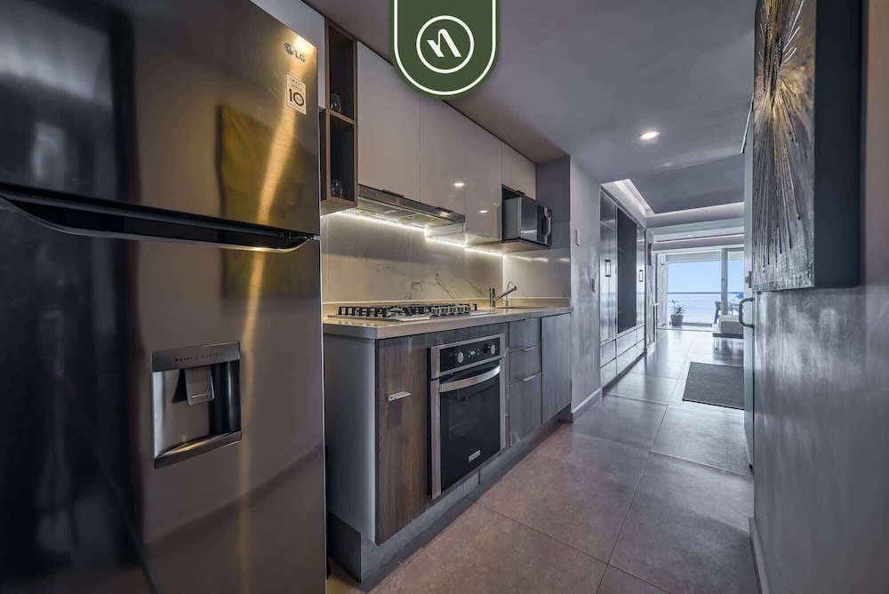 Oceanview Studio - Beach - King Bed - Pool