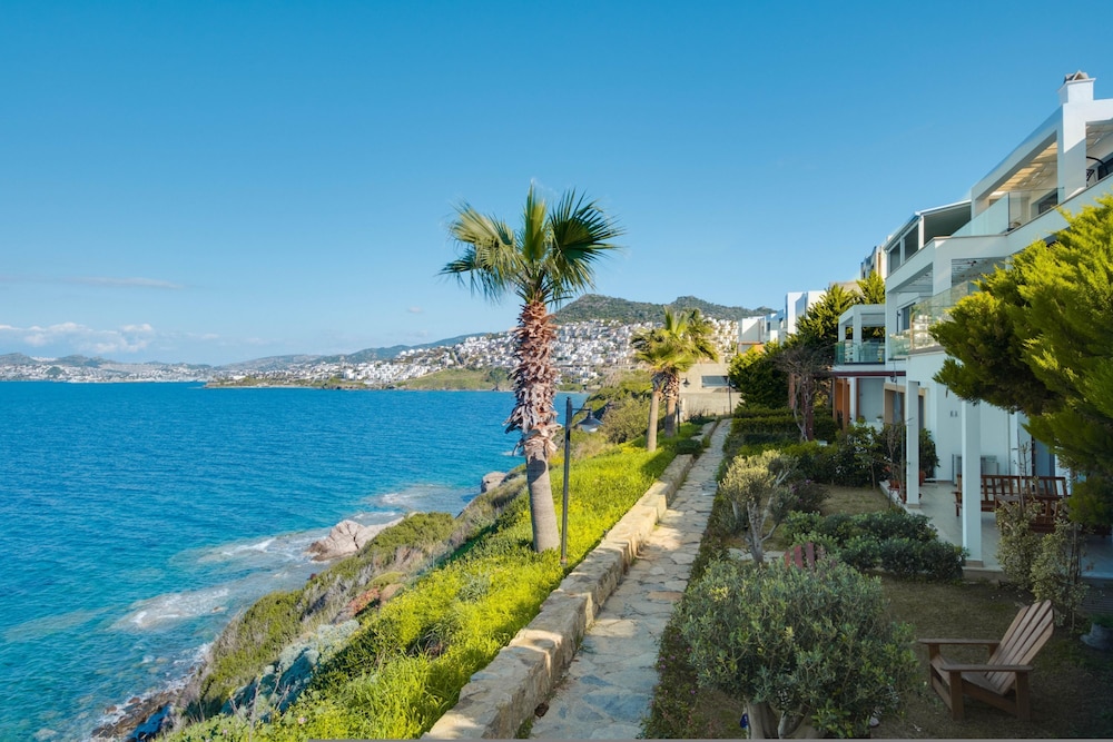 Luxury Waterfront House 9 min to Yalikavak Marina view 3