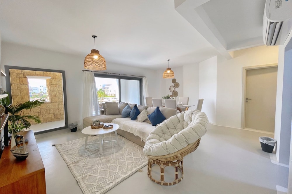 Xuru Stays I Charming & Beautifully Styled 3bdr @ Swan Lake Gouna
