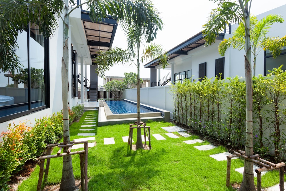 WE by Sirin Pool Villa Huahin