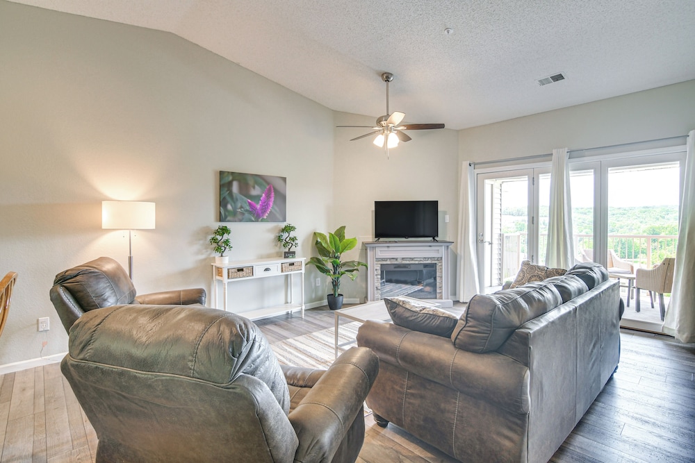 1 Mi to 76 Strip: Family Condo in Branson!