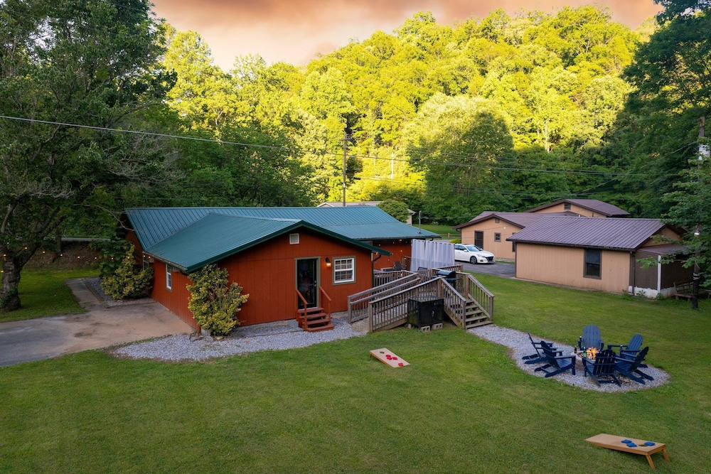 The Rustic Cottage by Avantstay Hot Tub Fire Pit Pool Table 5mins to Town