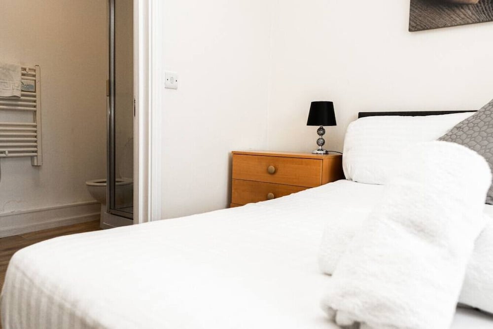 2 Bedroom Apartment Warrington view 4