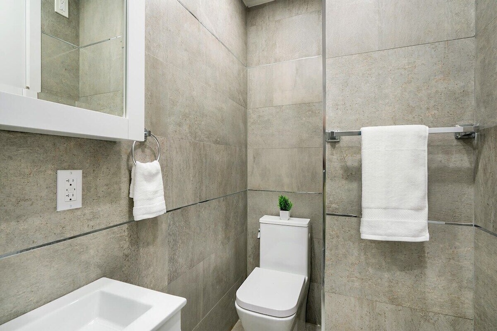 48 Midtown West Apt