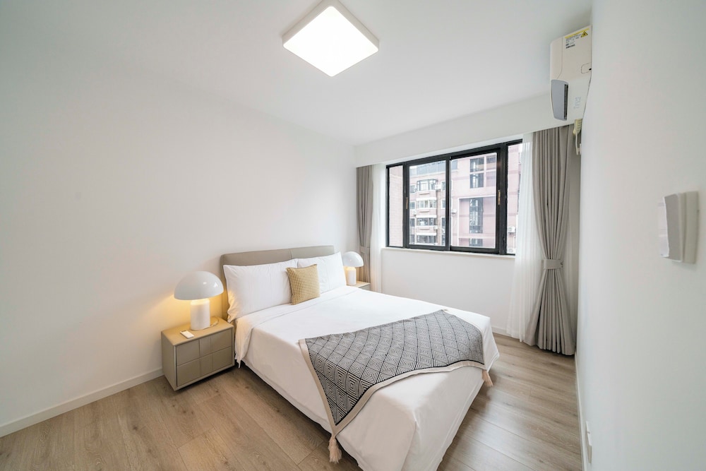 Tyms 2BR APT Hongqiao Paris Classic