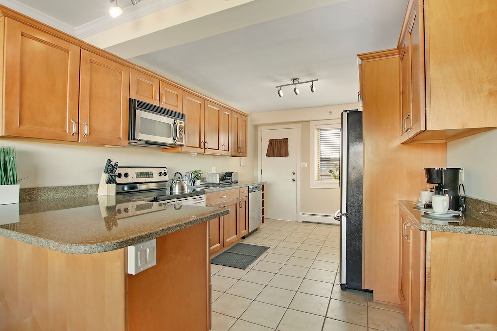 Sunny 1BR Apt in Suburb - Salem 3C rep