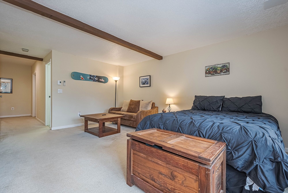 Villages of Wisp 27 Lakeview Court view 4