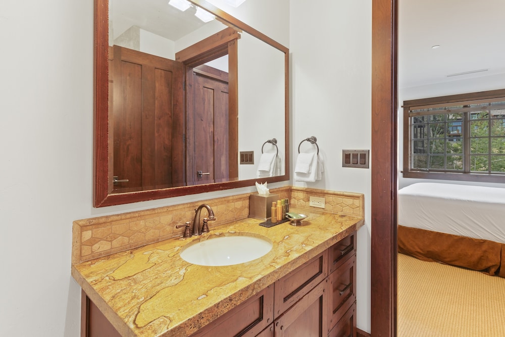 Arrowleaf Lodge at Deer Valley Resort - Two Bedroom Residence #301 2 Condo