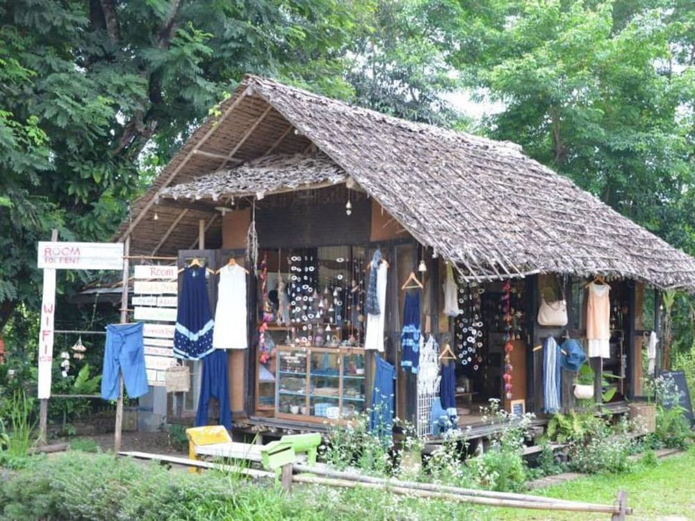 Khun Nai Tern Sai - Adults Only