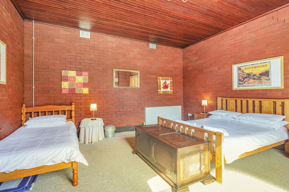 Southport Vacations - Southport Coach House - Property Image 7