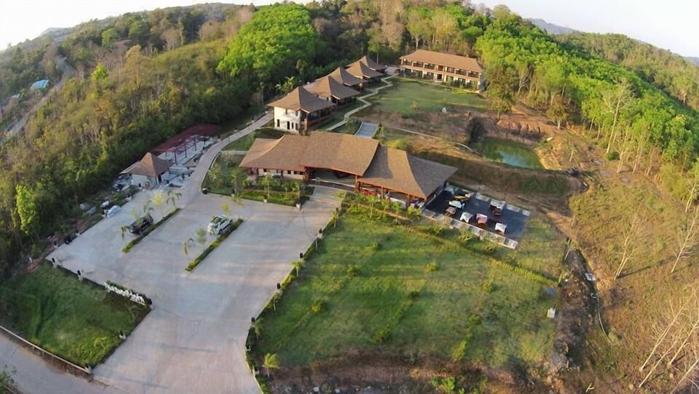 Phu Chom Mork Resort