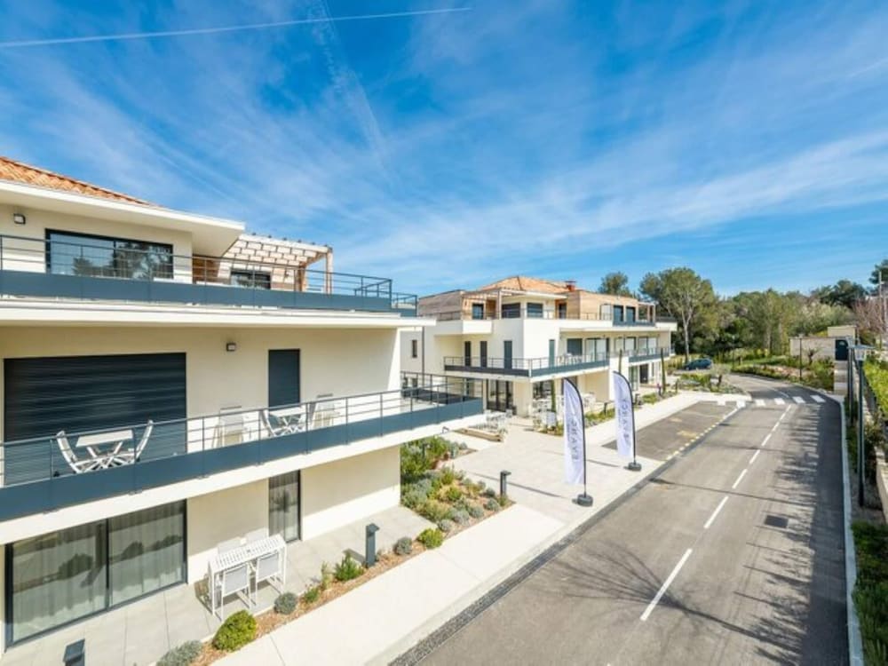 Excellent Apartment on the Cote D'azur en Vence — building