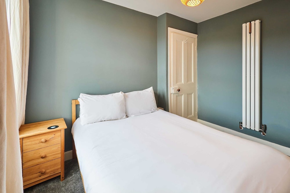 Host Stay Cheviot Street