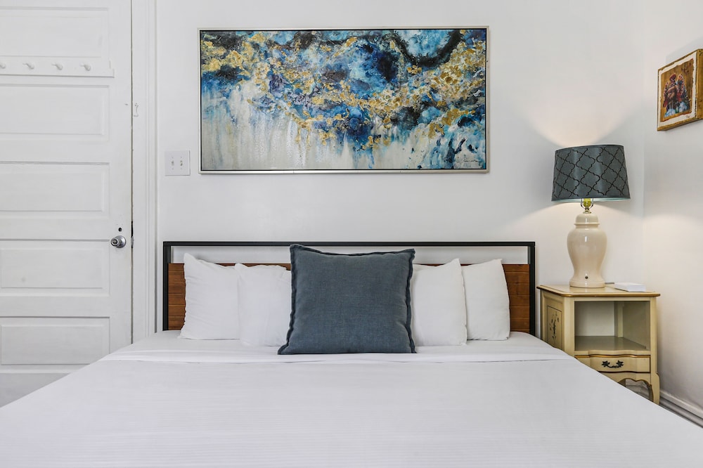 Uptown Spacious 4BD w Historic Charm - Image 5