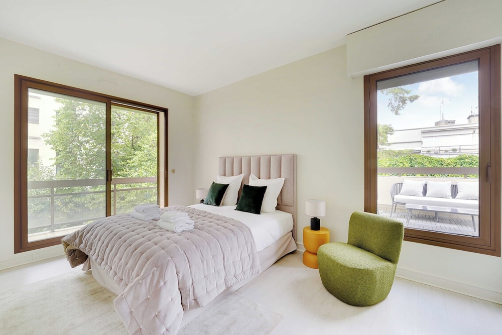 Modern apt With Balcony-2br/6p-neuilly-sur-seine view 2