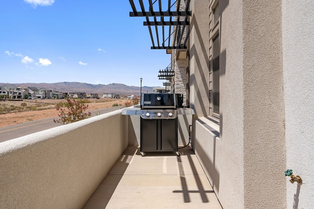 The Crash Pad 5 Bedroom Townhouse