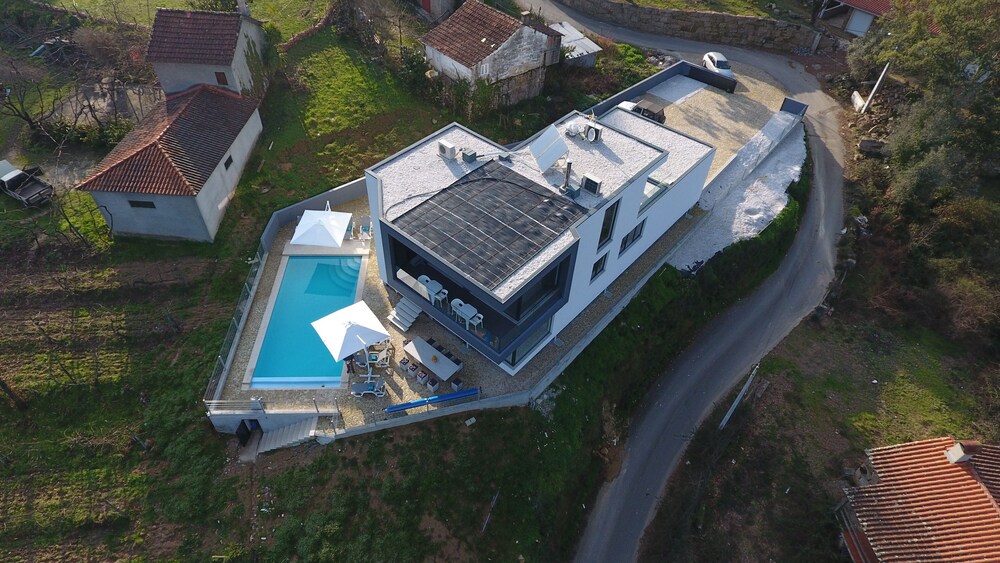 Lovely Design 4-bed Villa in Canedo de Basto view 5