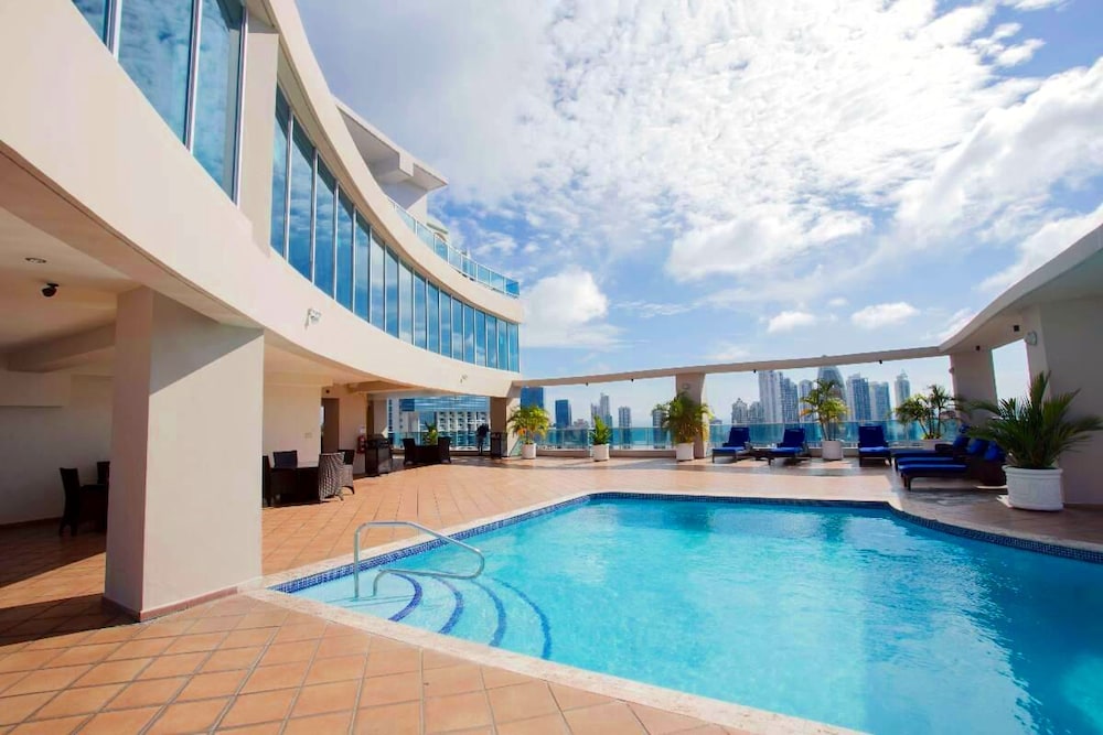 YC 1701l Apartamento 2 BDR Av Balboa