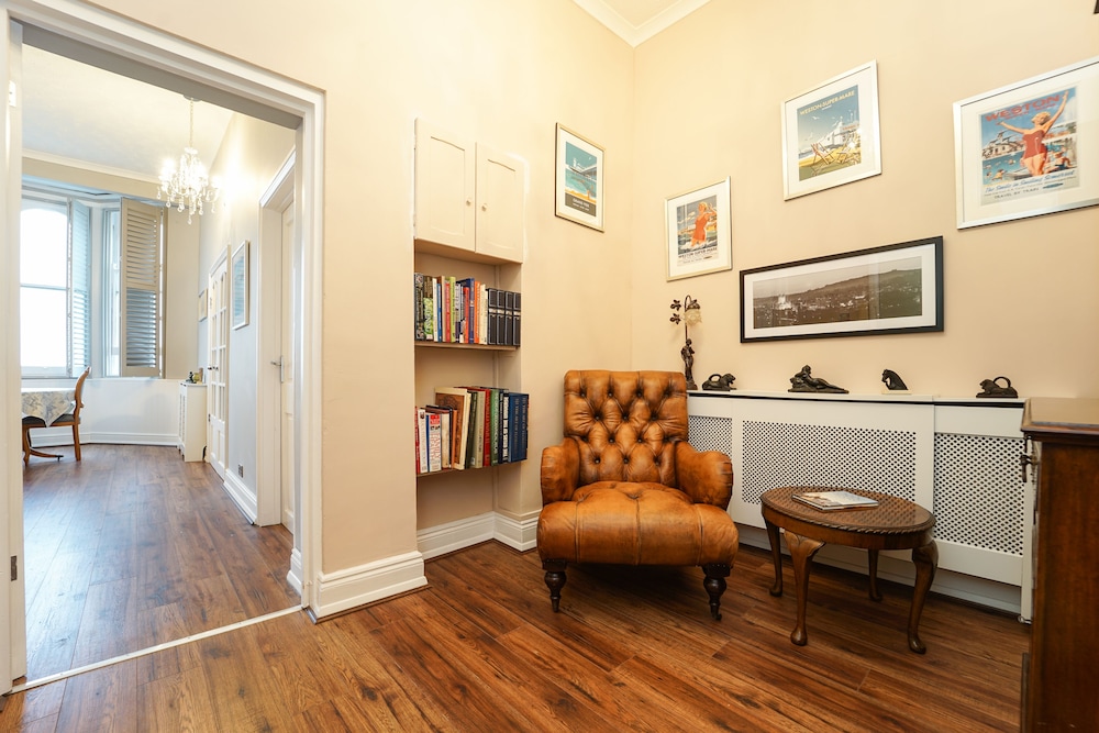Stunning 2-bed Apartment in Weston-super-mare view 5
