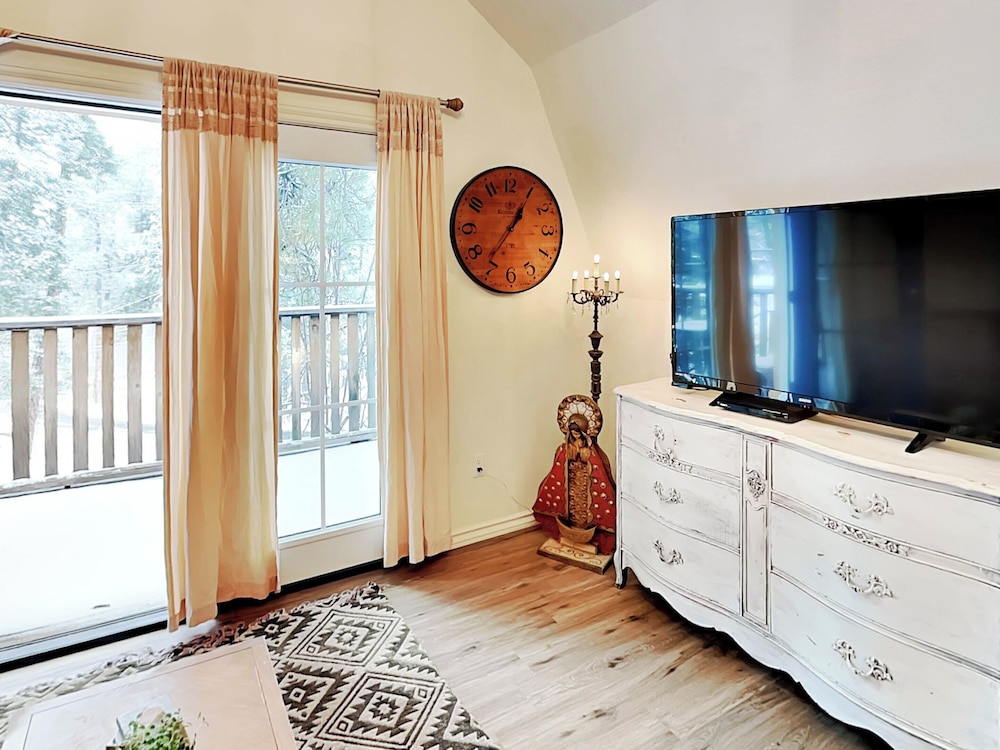 Doc's Den by Ruidoso Vacation Rentals