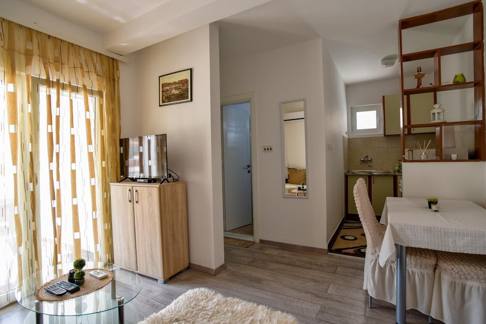 Comfy Flat w Balcony 5 min to Greco Beach in Budva view 3