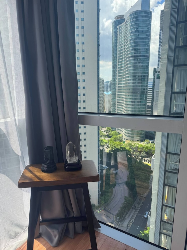 BGC Cheap Condo in BGC 5thavenue -23rd Street