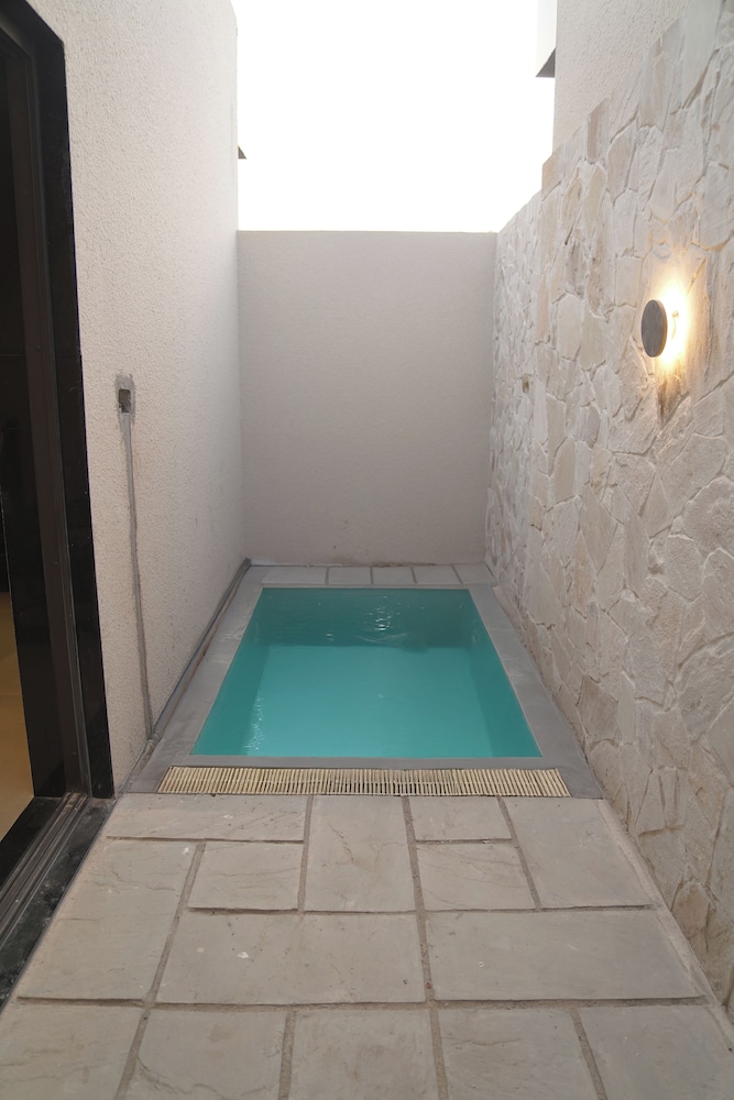 KMR Hotels & Resorts