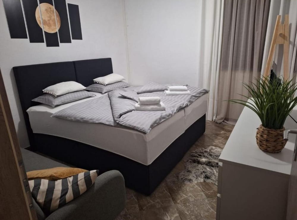 Apartment and Room Mare Vrlika