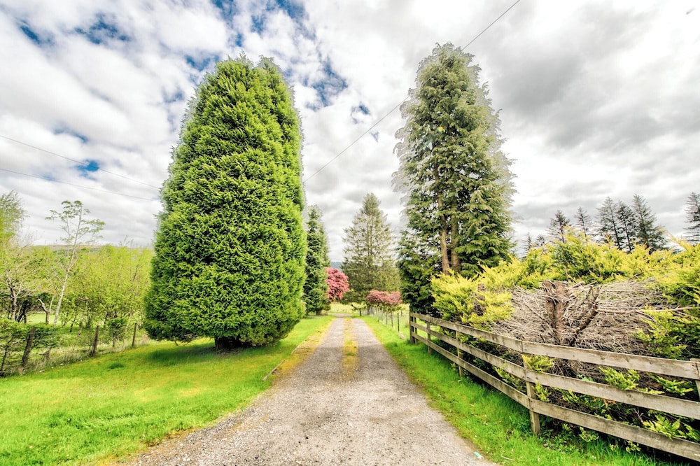 Spacious Argyll Farmhouse in an Idyllic Setting
